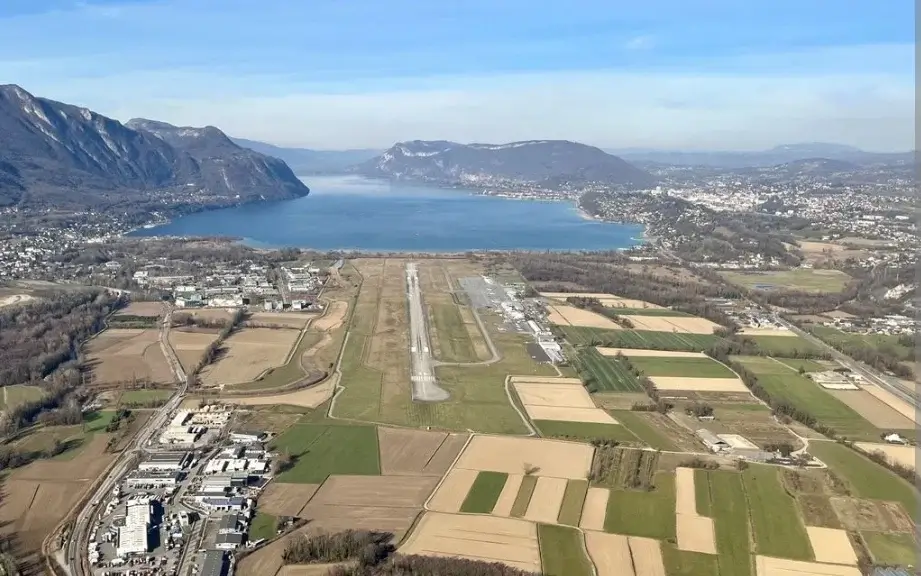 photo aéroport de Chambéry vue de haut